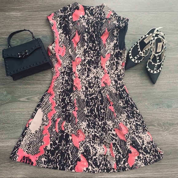 (Size XS) Collective Concepts Front Zip Dress - Picture 2 of 5